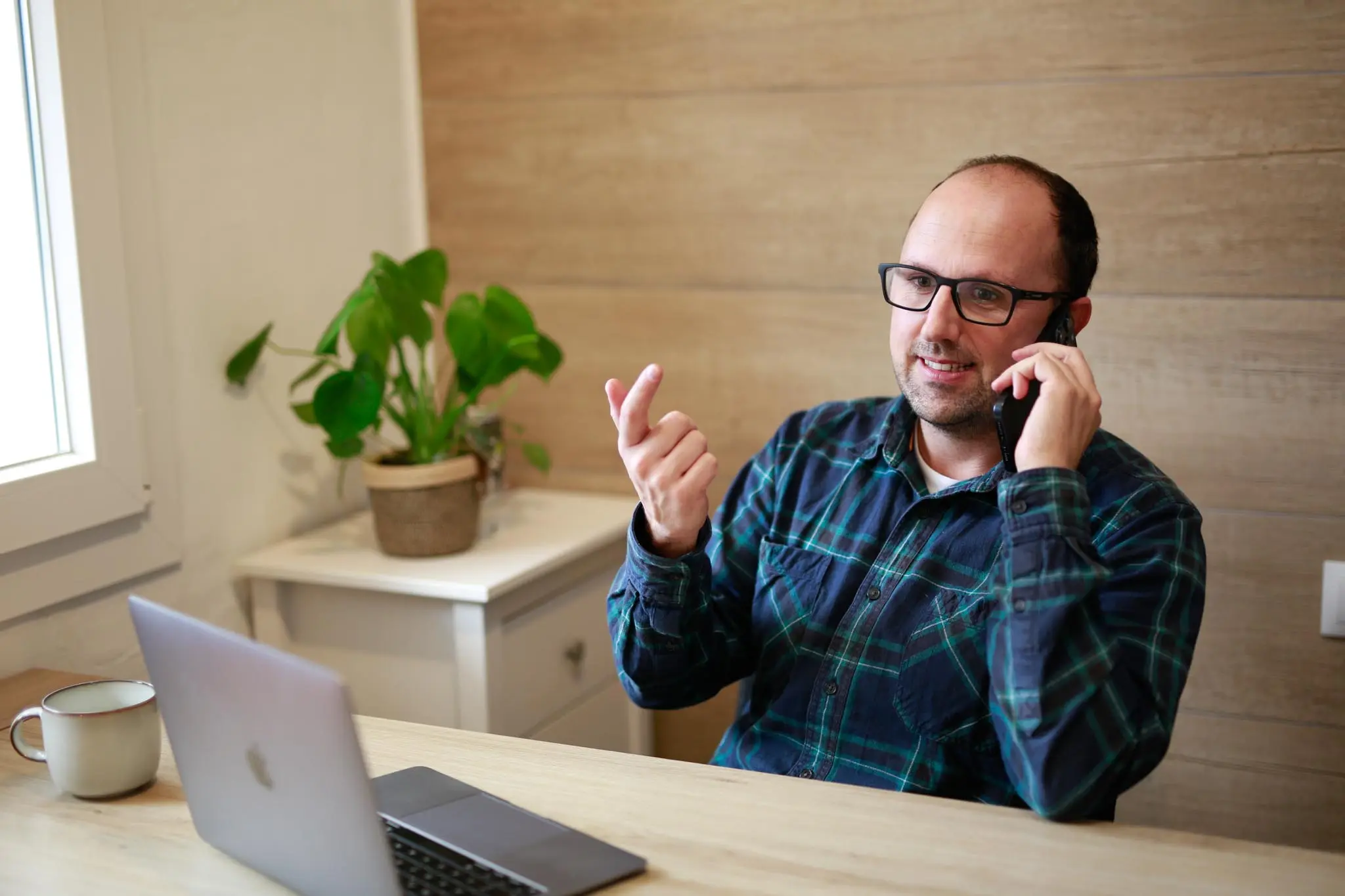 Ricardo Morais, consultor SEO e criador de sites profissionais, no escritório em Lisboa